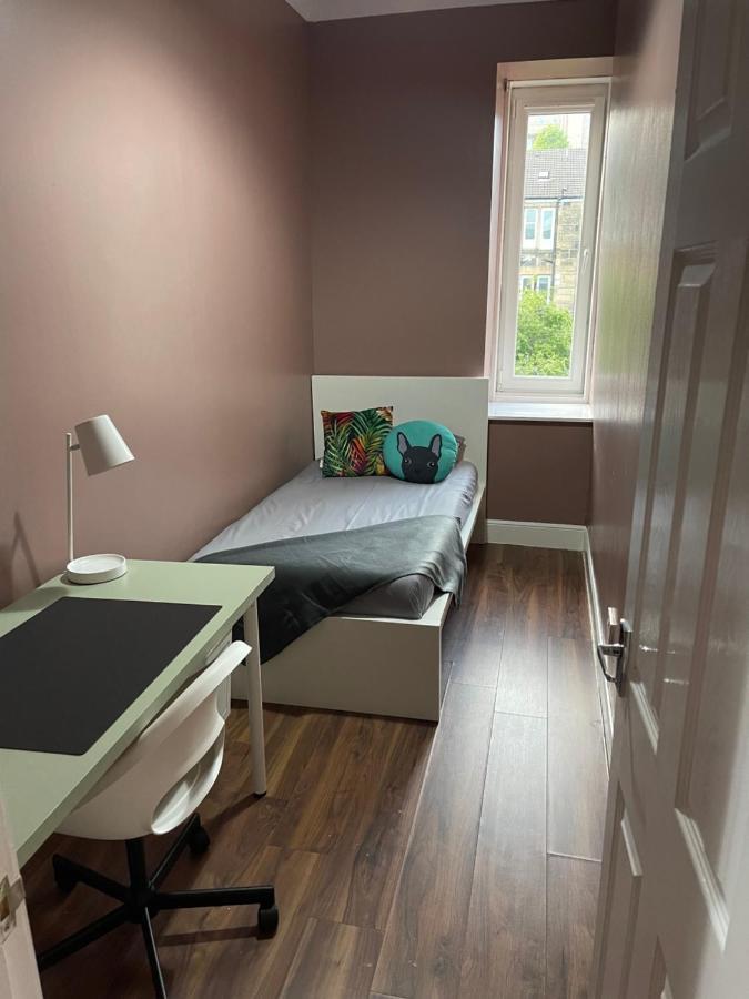 2 Bedroom Flat In West End Apartment *