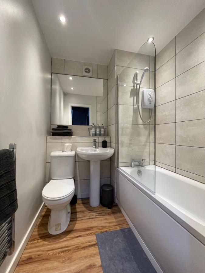 2 Bedroom Flat In West End Apartment