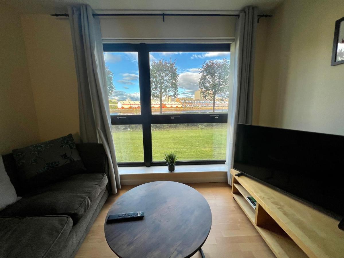 2 Bedroom - River Clyde - Parking