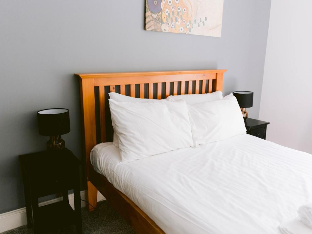 Pass The Keys 2 Bed In West End *
