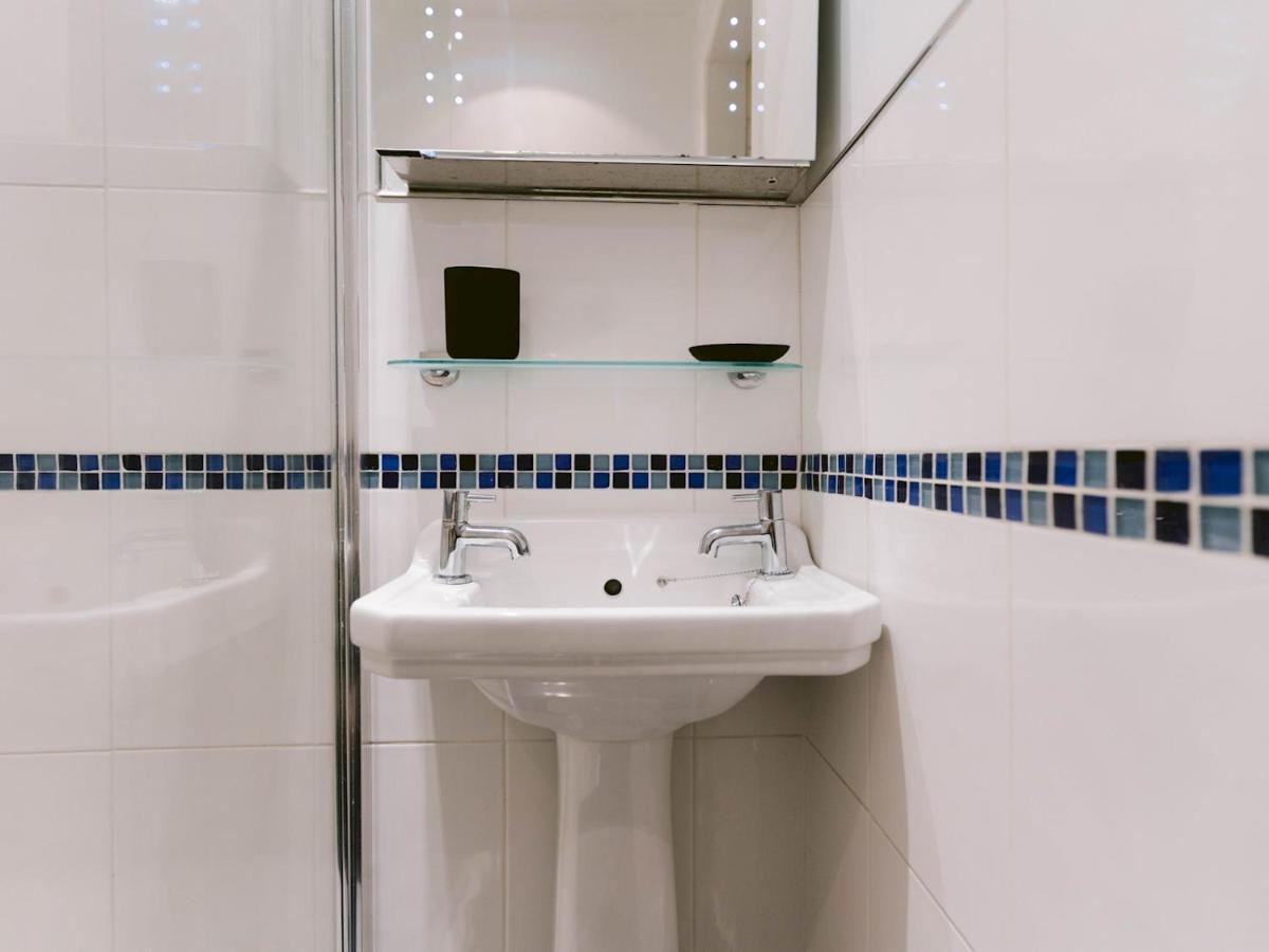 Pass The Keys 2 Bed In West End