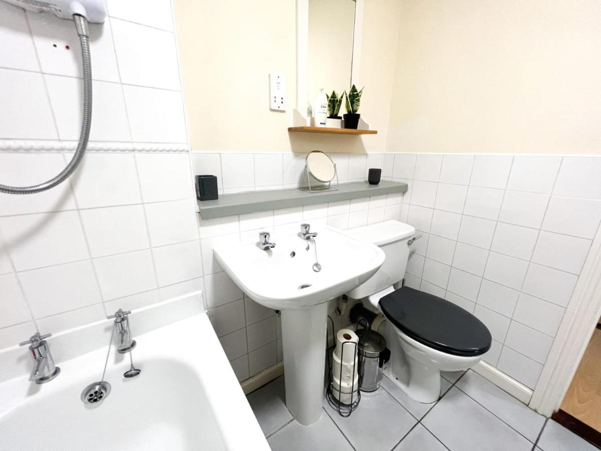 Apartment 2 Bedroom - River Clyde - Parking *