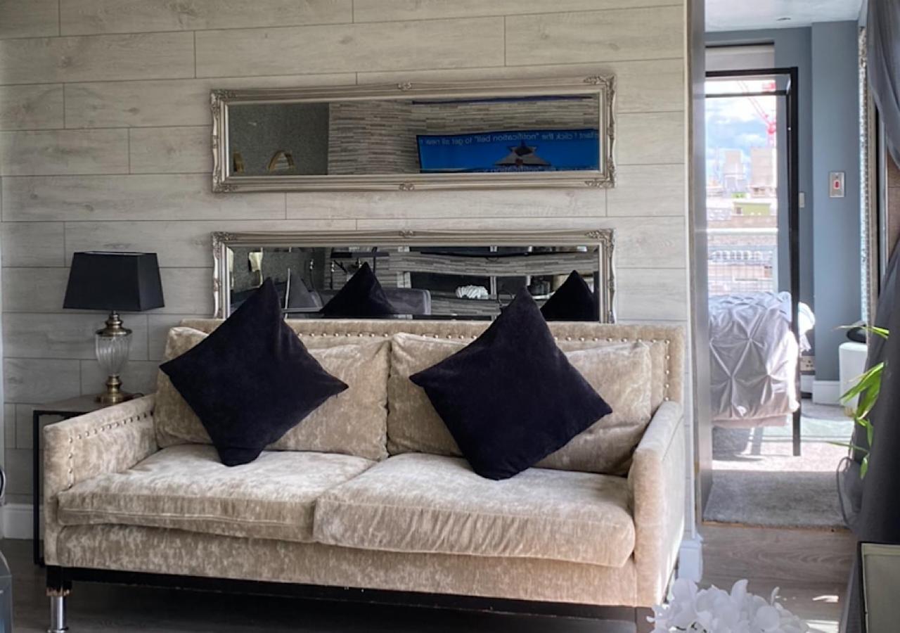 Two Bedroom Penthouse * Glasgow
