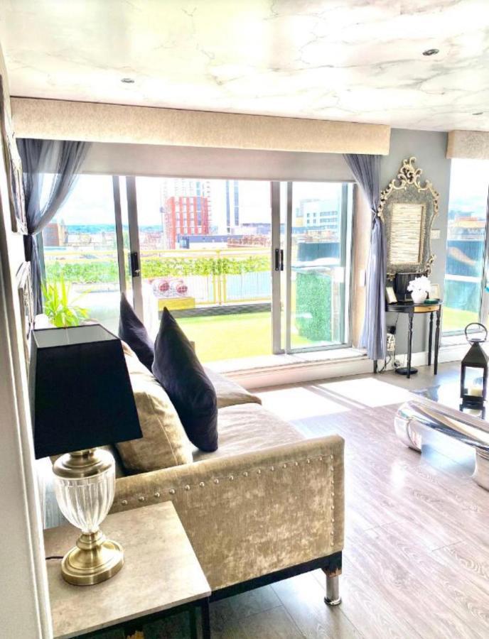 Two Bedroom Penthouse * Glasgow