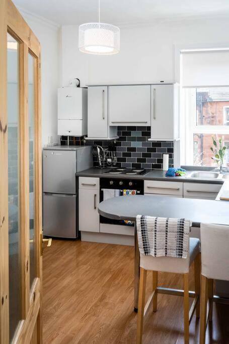 Charming 1-bed Southside Flat In Great Location *