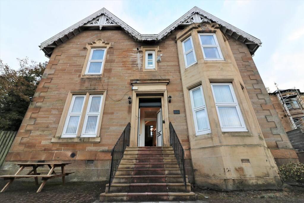 10 Bedrooms Pool Table Garden Piano * Glasgow