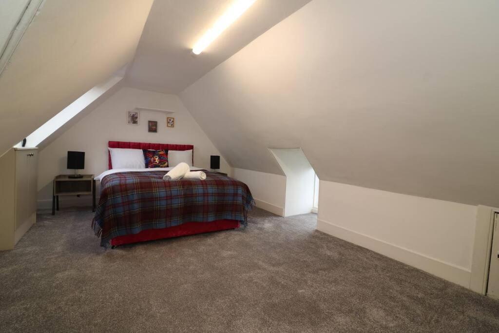 10 Bedrooms Pool Table Garden Piano * Glasgow