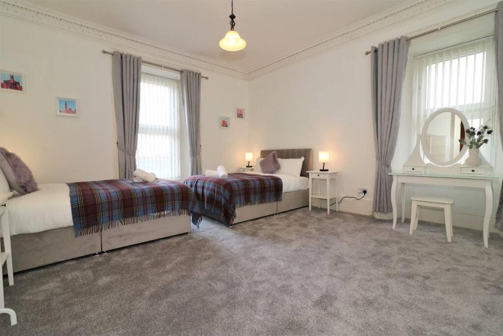 10 Bedrooms Pool Table Garden Piano