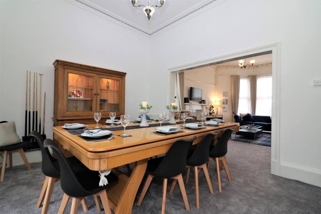 Apartment 10 Bedrooms Pool Table Garden Piano Glasgow