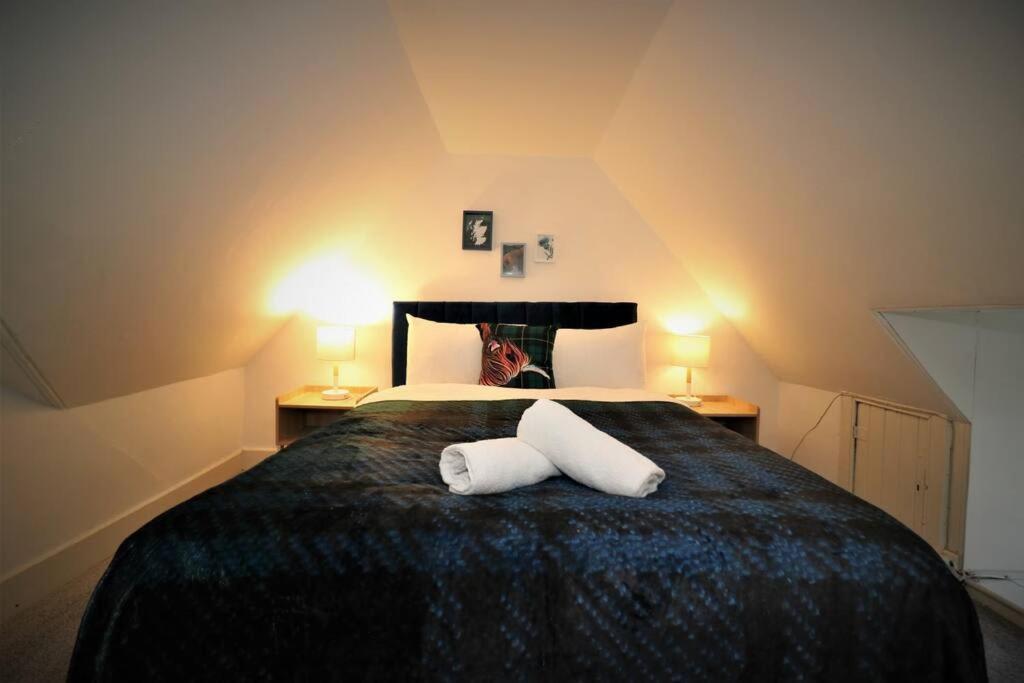 10 Bedrooms Pool Table Garden Piano Apartment Glasgow