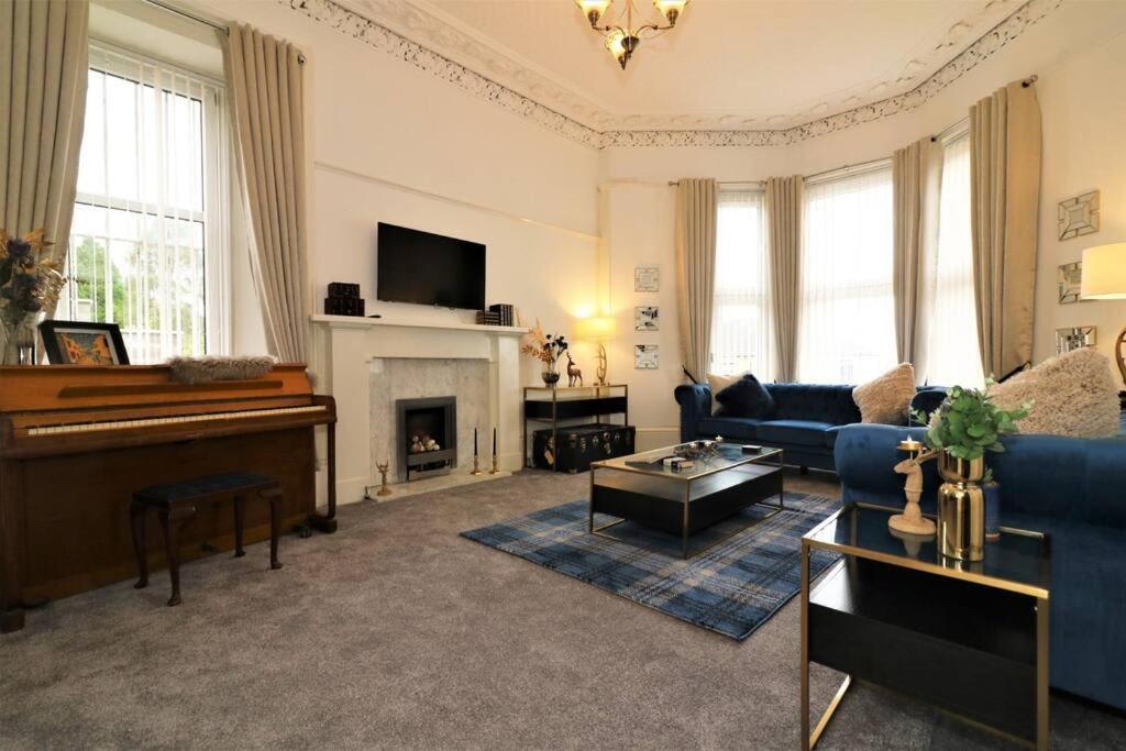 Apartment 10 Bedrooms Pool Table Garden Piano Glasgow