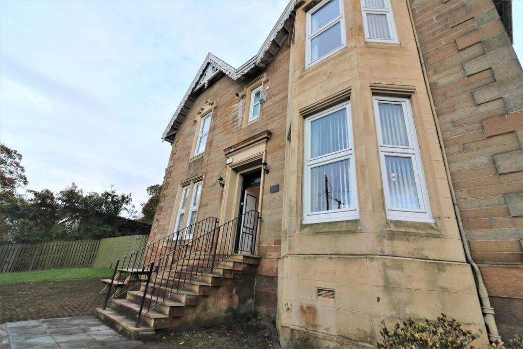 10 Bedrooms Pool Table Garden Piano * Glasgow