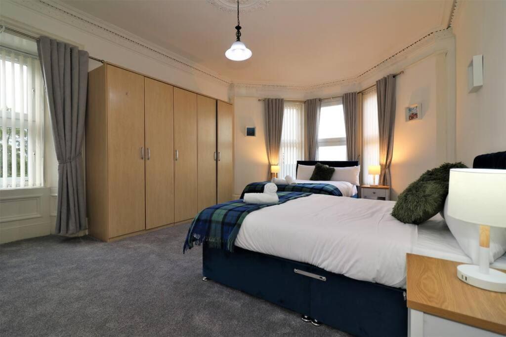 10 Bedrooms Pool Table Garden Piano Glasgow
