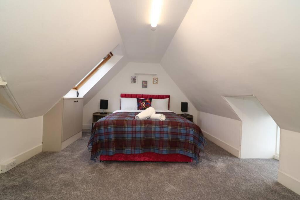10 Bedrooms Pool Table Garden Piano Glasgow