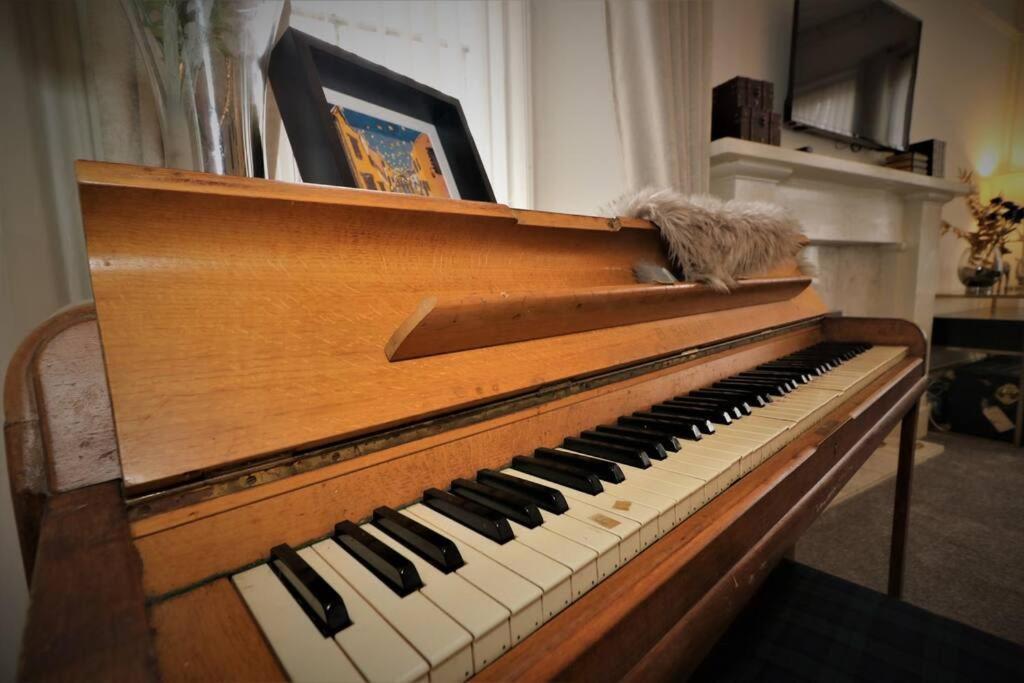 10 Bedrooms Pool Table Garden Piano