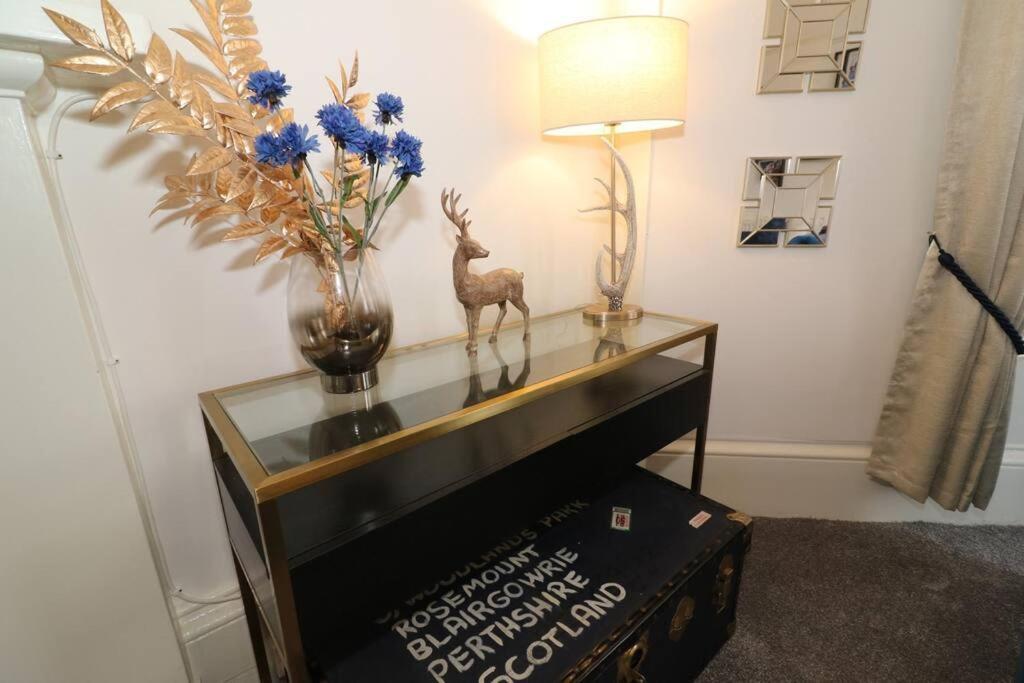 10 Bedrooms Pool Table Garden Piano Apartment Glasgow