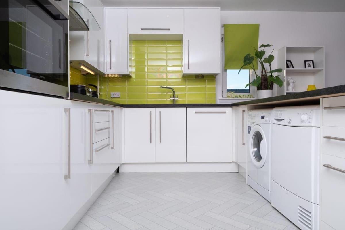 Apartment Glas-go 2 Bedroom 3 Min Walk To Secc Hydro Free Parking Onsite