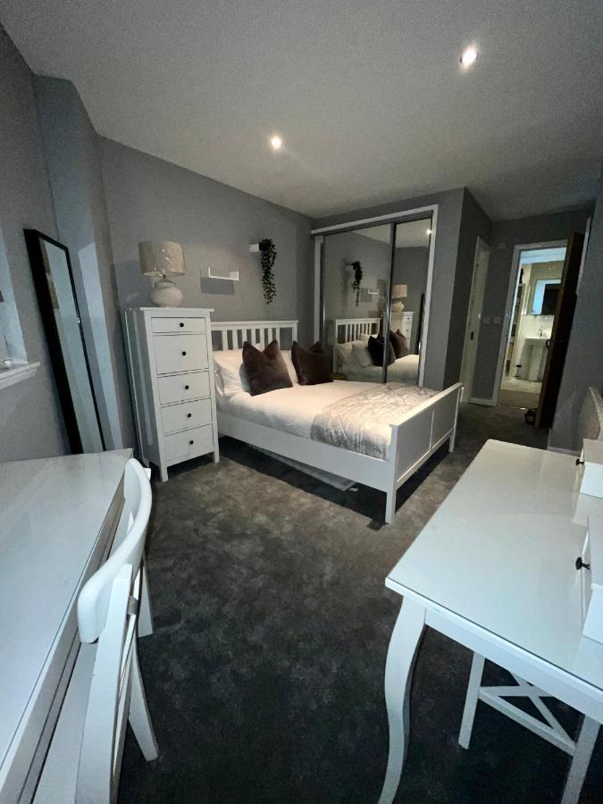 Glas-go 2 Bedroom 3 Min Walk To Secc Hydro Free Parking Onsite *
