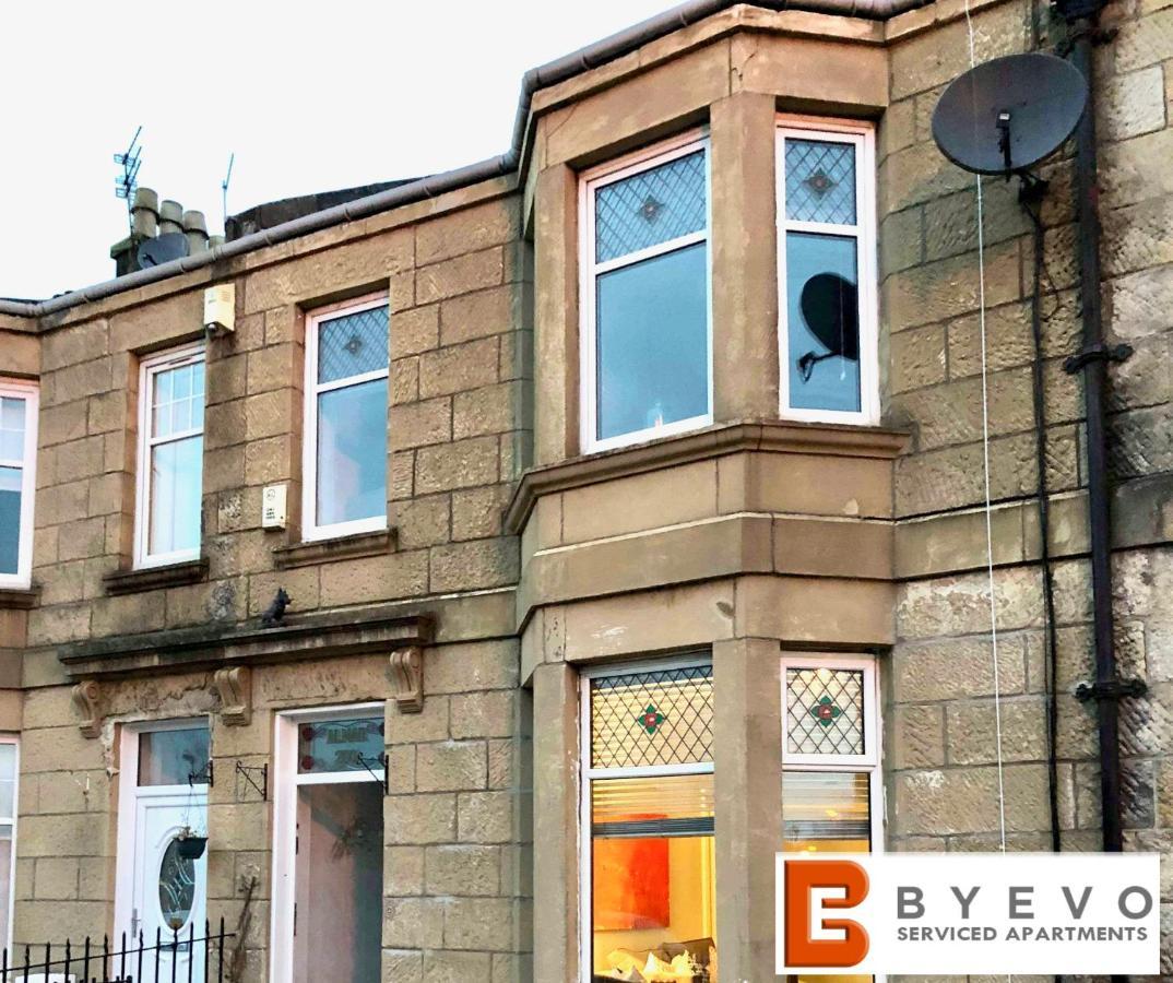 Byevo Almar - Close To And Airport - Perfect For Contractors Or Large Groups Holiday home Glasgow