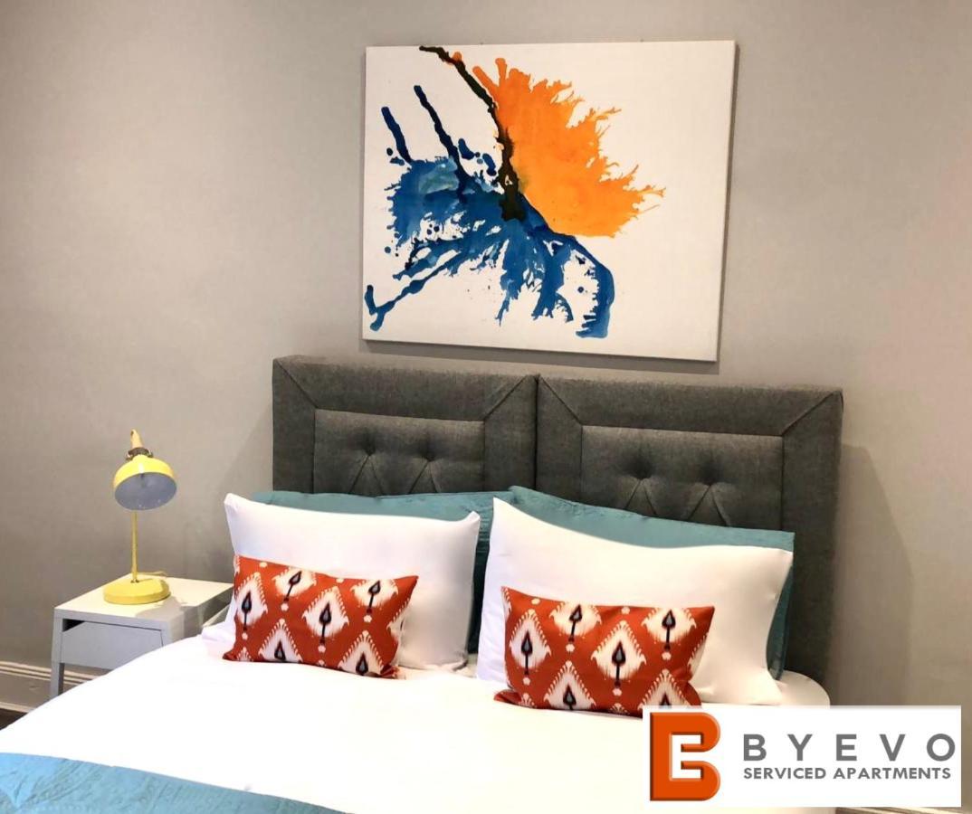 Byevo Almar - Close To And Airport - Perfect For Contractors Or Large Groups Holiday home