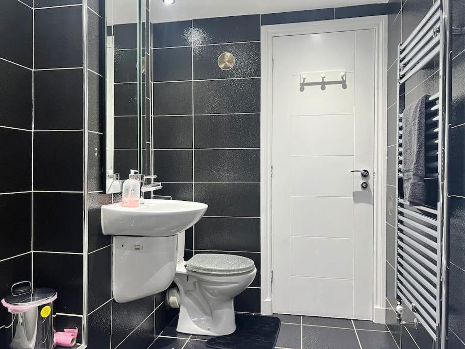 Lovely 3 Bed In With Free Parking