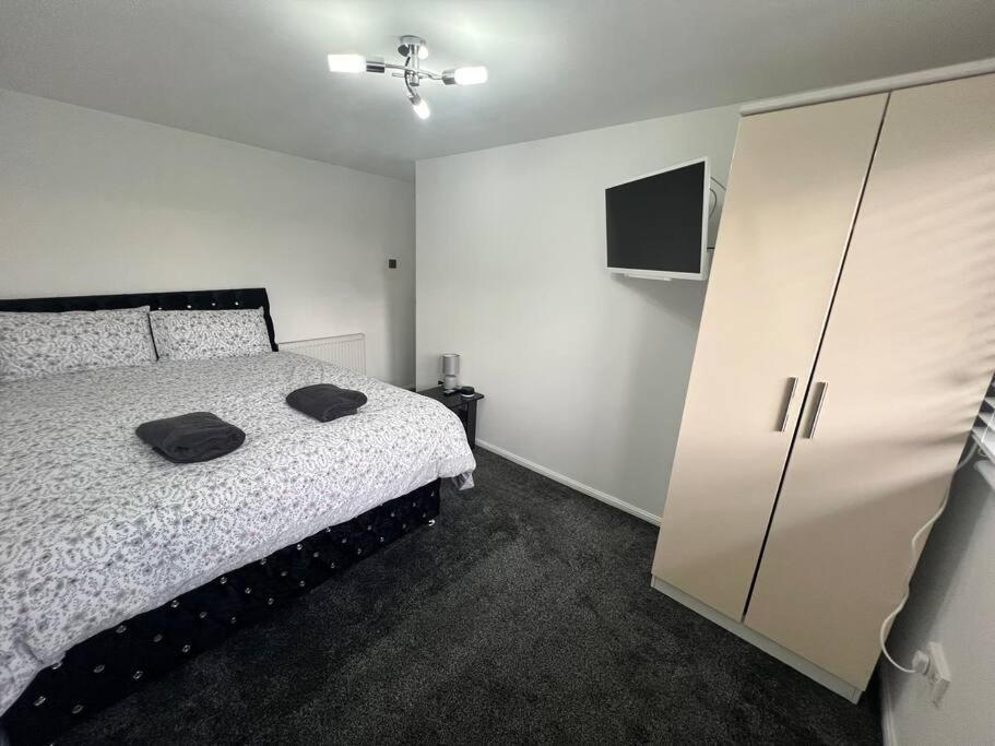 Lovely 3 Bed In With Free Parking *