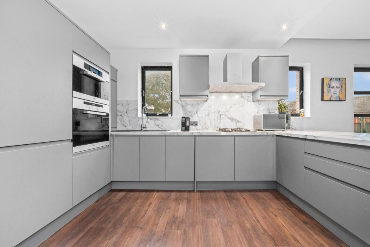 Apartment Modern With Free Parking Near Town & Green *
