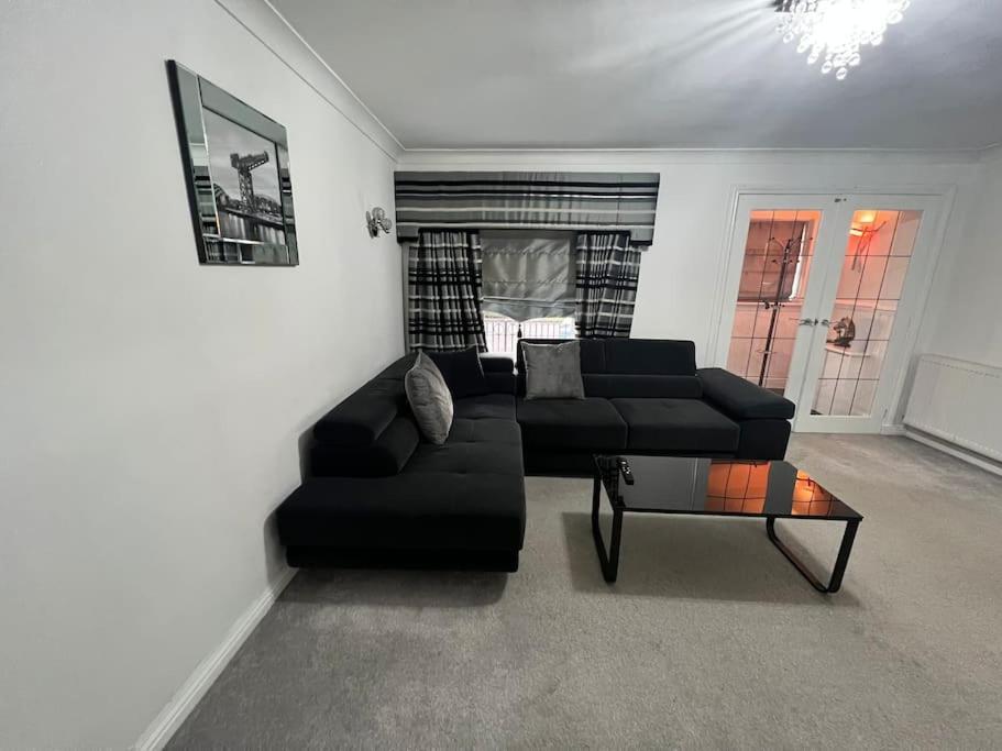 Lovely 3 Bed In With Free Parking *