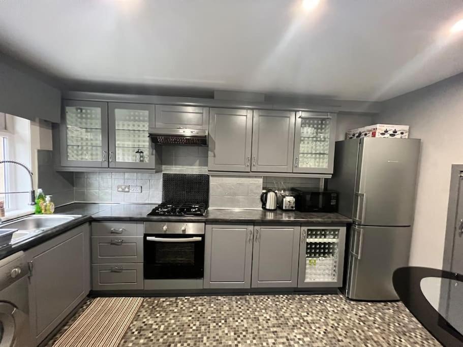 Holiday home Lovely 3 Bed In With Free Parking Glasgow