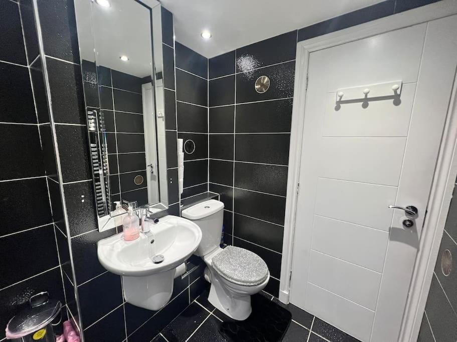 Lovely 3 Bed In With Free Parking Glasgow
