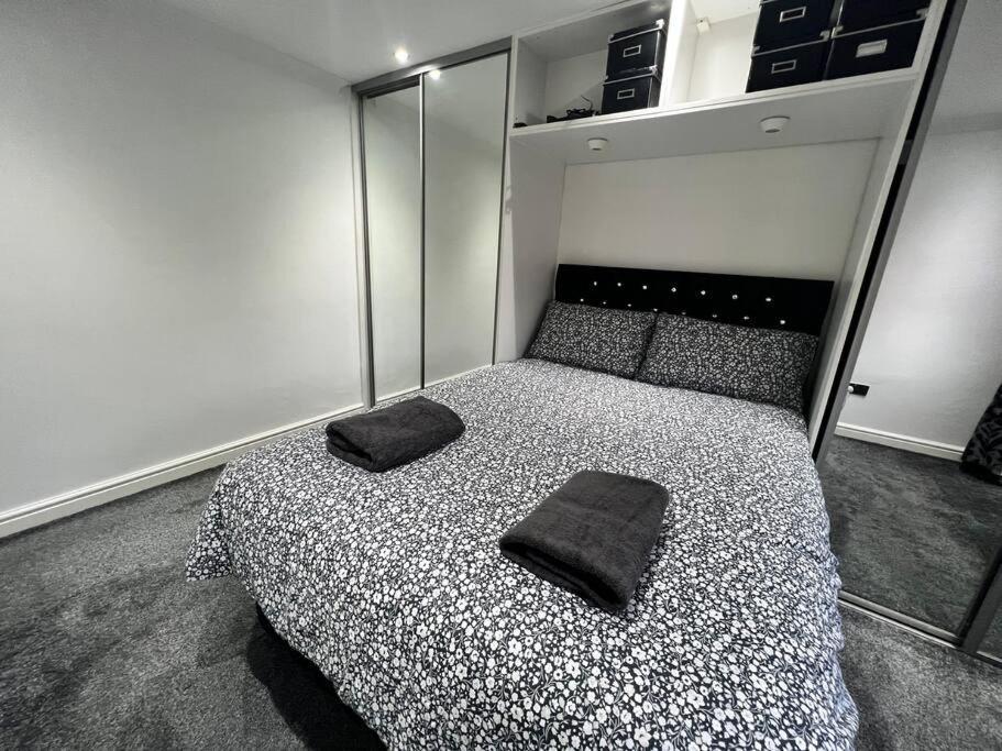 Holiday home Lovely 3 Bed In With Free Parking *