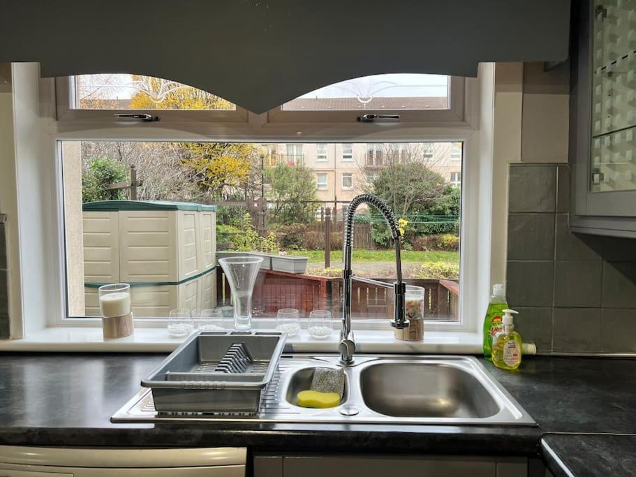 Lovely 3 Bed In With Free Parking