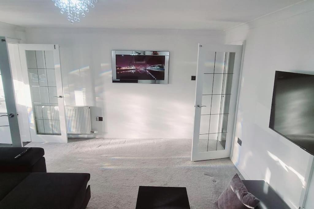 Lovely 3 Bed In With Free Parking Holiday home
