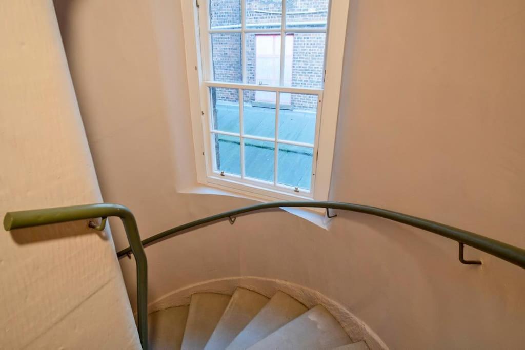 20 Bath Street Studio 1 *