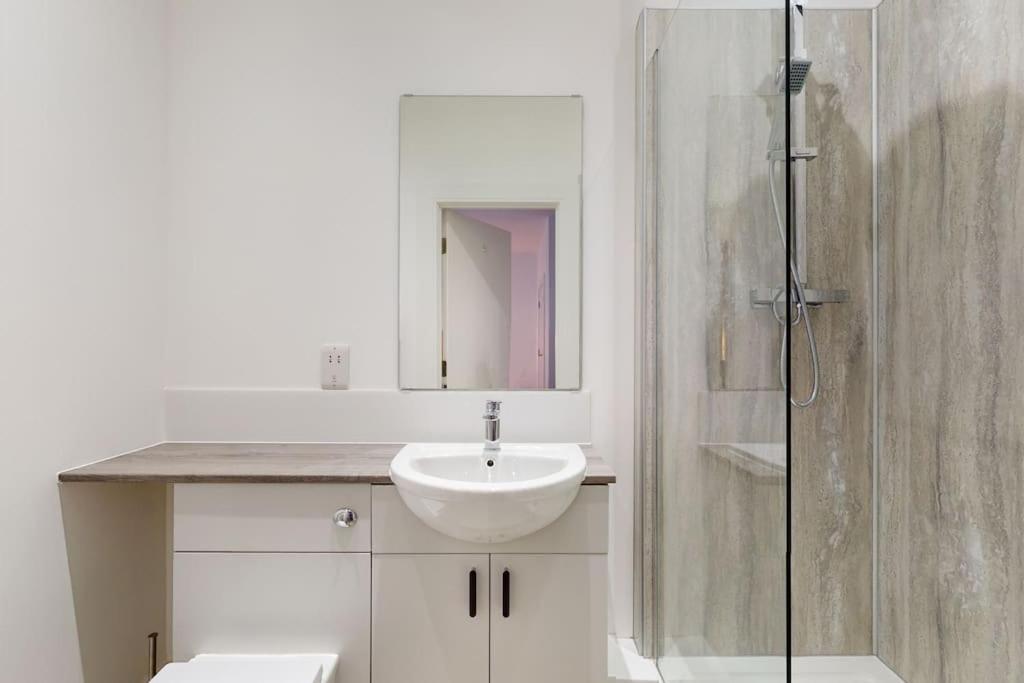 Apartment 20 Bath Street Studio 1 *