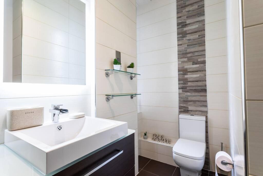 Apartment West End 5 Min Walk To Secc And Hydro