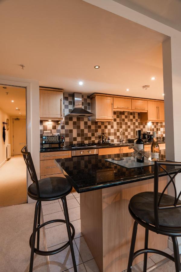 West End Escape - Prime Location Apartment *