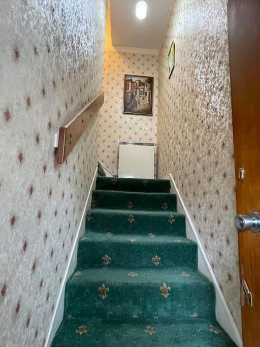 West End Hidden Gem - Modern 2-bedroom With Residents Patio Apartment *