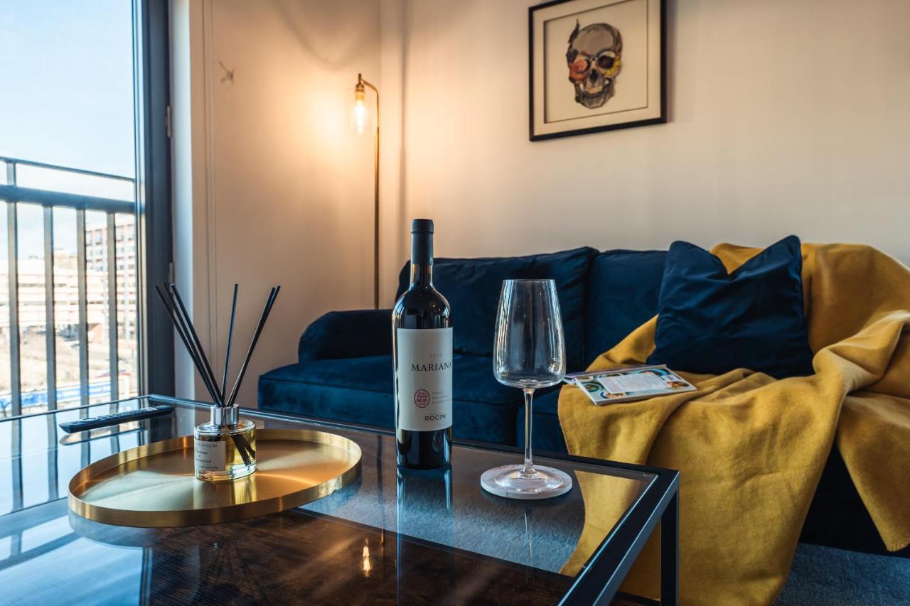 View - A Stunning 2 Bed * Glasgow