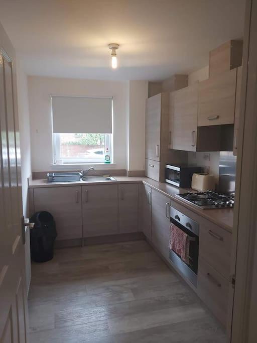 City, Celtic Park & Emirates Stadium Apartment, For Families Or Age Over 23 Apartment Glasgow