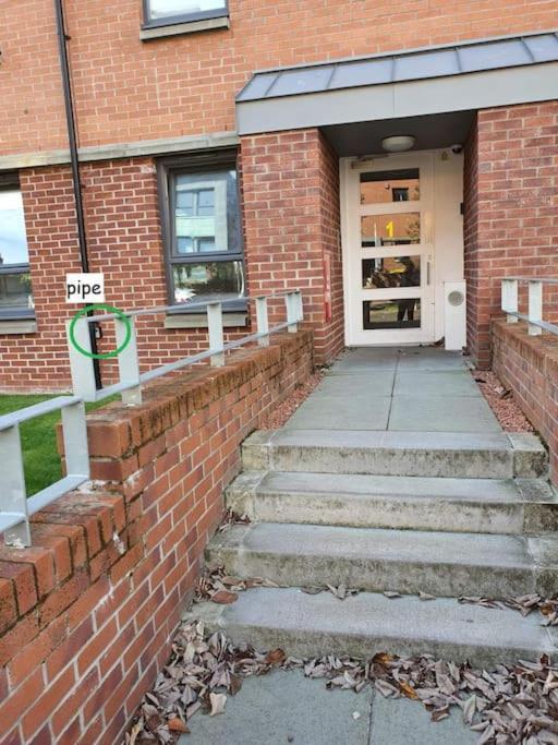 City, Celtic Park & Emirates Stadium Apartment, For Families Or Age Over 23 *