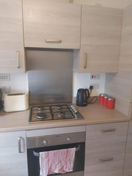 Apartment City, Celtic Park & Emirates Stadium Apartment, For Families Or Age Over 23