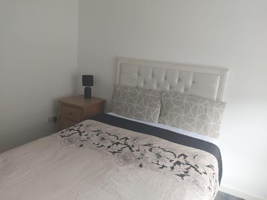 Apartment City, Celtic Park & Emirates Stadium Apartment, For Families Or Age Over 23 *