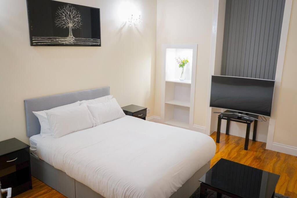 - 2 Bedroom