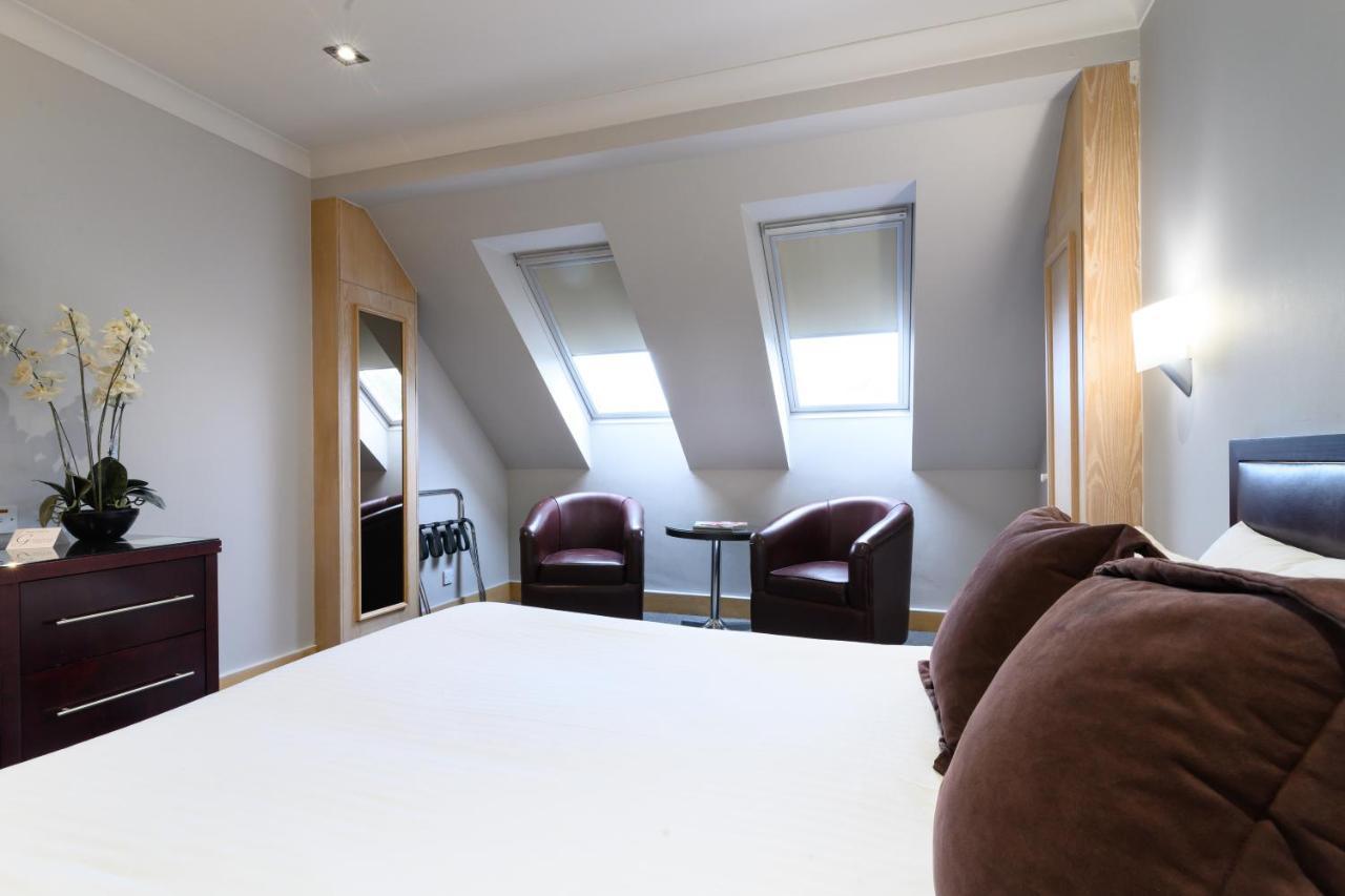 Glynhill & Near Airport 4*