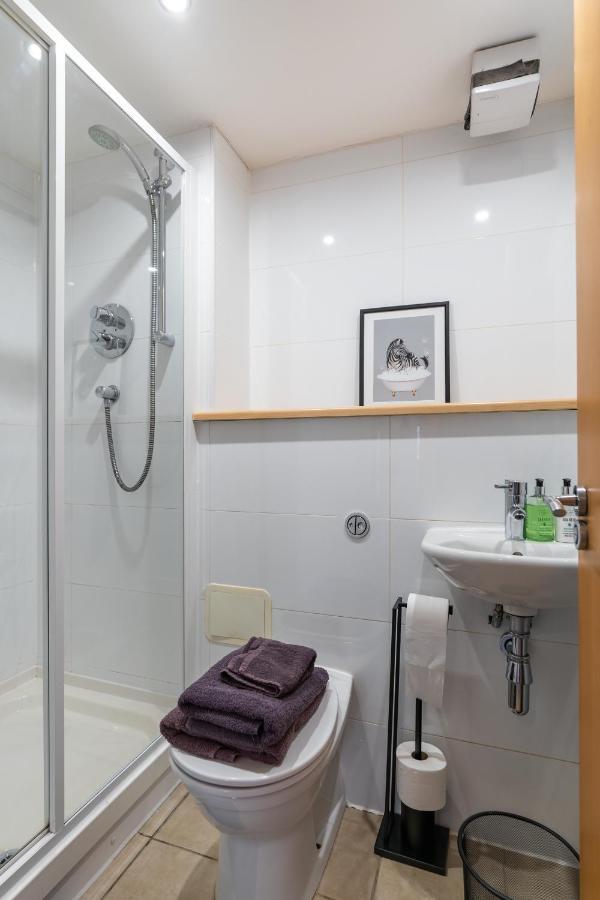 View - A Stunning 2 Bed Apartment *