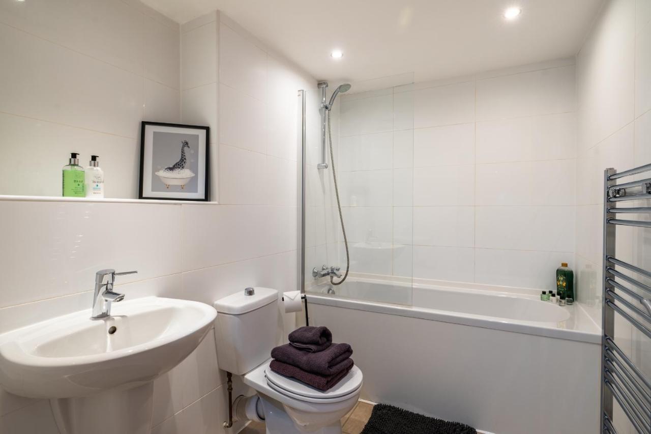 View - A Stunning 2 Bed Apartment *