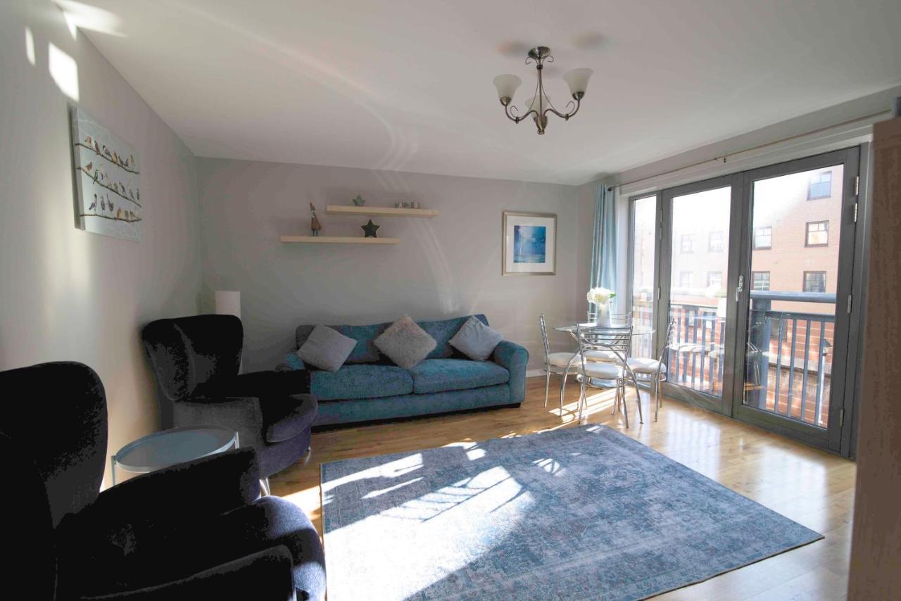 Bright Contemporary Merchant Flat In Location Apartment