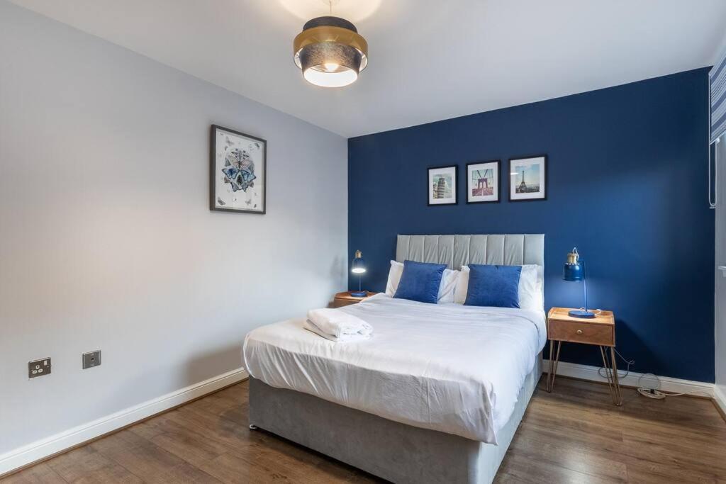 Apartment ** Modern Merchant 1 Bed With Free Parking ** *