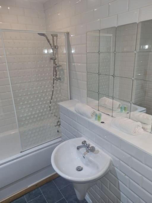 65 Renfield St 2 Bed